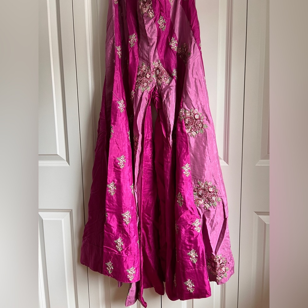 Pakistani Designer Green Silk Kurta Sharara Size M | Floral Embroidered Formal - Picture 6 of 7